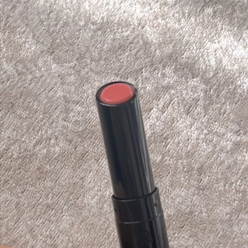 Brand New Guerlain La Petite Robe Noire Deliciously Shiny Lip Color Rose Pompon